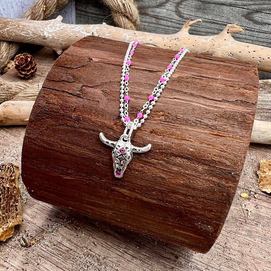 Collier femme double rang TOO PINK TO DIE – chaîne perles émaillées fluo rose et pendentif tête de buffle zircon fuchsia argent 925 – bijoux fait main en argent 925 | Pitch & Néo