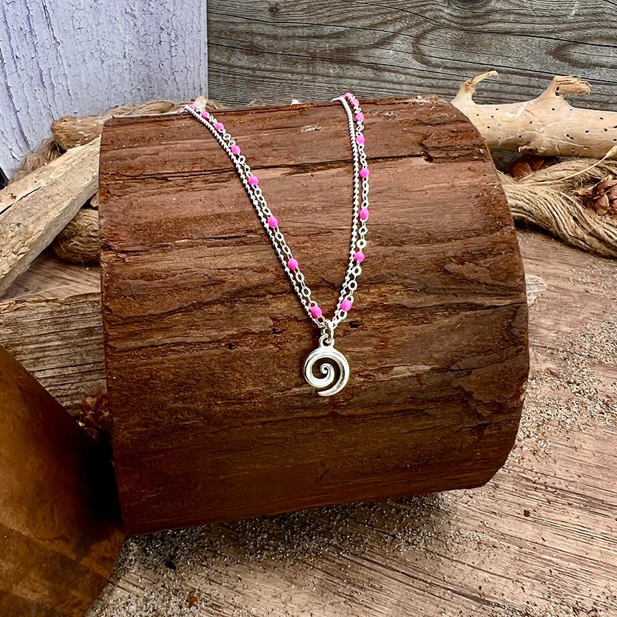 Collier femme double rang TOO SPIN TO STOP – chaîne perles émaillées rose fluo, chaîne boules facettées scintillantes et pendentif spirale argent 925 – bijoux fait main en argent 925 | Pitch & Néo