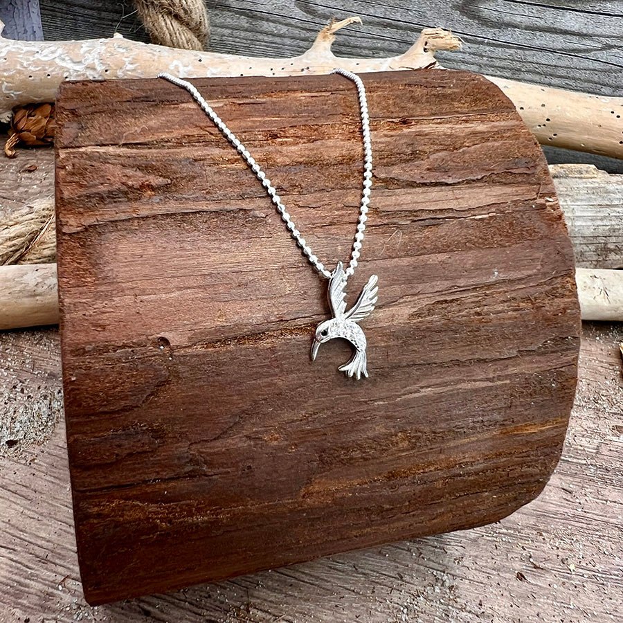 Collier femme DRAMA WINGS INCLUDED – chaîne boules facettées scintillantes, pendentif colibri serti zircons et argent 925 – bijoux fait main en argent 925 | Pitch & Néo