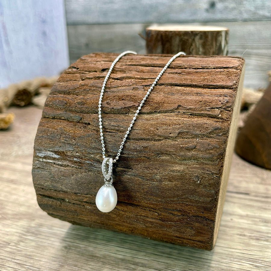 Collier femme DROP IT LIKE A PEARL – chaîne boules facettées scintillantes, pendentif perle de culture, bélière zircon et argent 925 – bijoux fait main en argent 925 | Pitch & Néo