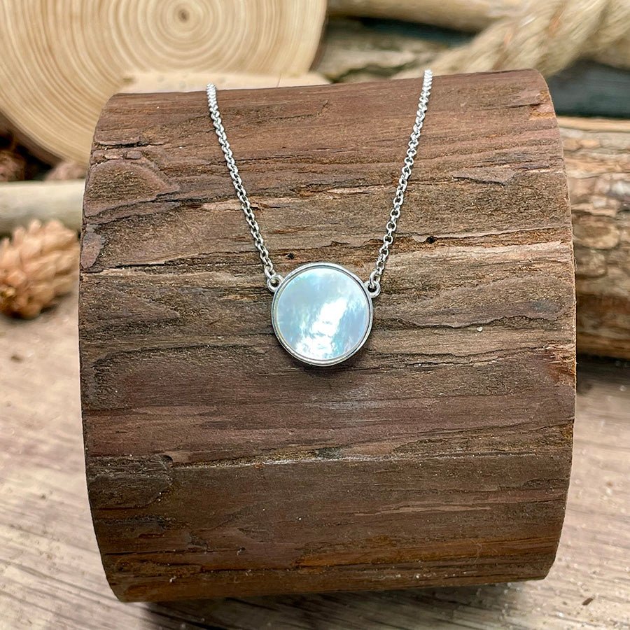 Collier femme en argent 925 – GLOW ME PURE, disque de nacre & chaîne forçat facettée – bijoux fait main en argent 925 | Pitch & Néo