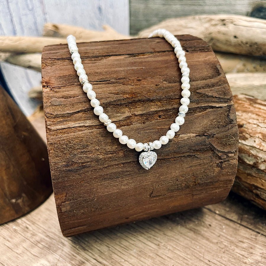 Collier femme HANDS OFF MY HEART, HANDSOME – perles de culture blanches 4 mm, pendentif cœur façon diamant – bijoux fait main en argent 925 | Pitch & Néo