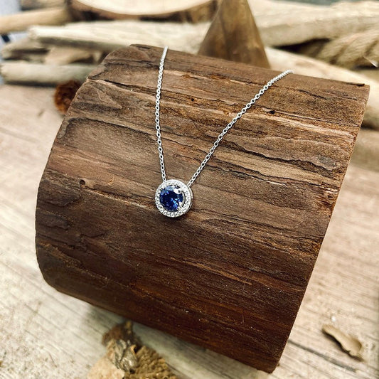 Collier femme ICE YOUR MAJESTY – chaîne forçat facettée & pendentif halo zircon façon saphir et zircons façon diamant en argent 925 – bijoux fait main en argent 925 | Pitch & Néo