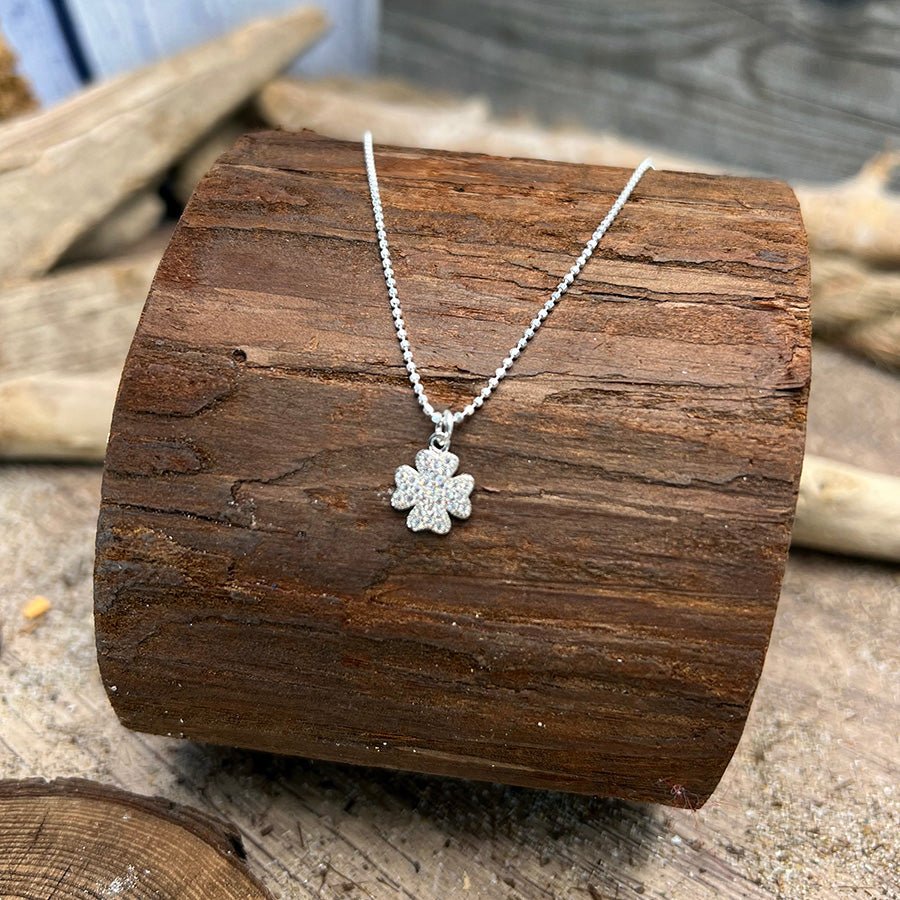 Collier femme JACKPOT BABY – chaîne boules facettées scintillantes, pendentif trèfle oversize zircon façon diamant, argent 925 – bijoux fait main en argent 925 | Pitch & Néo