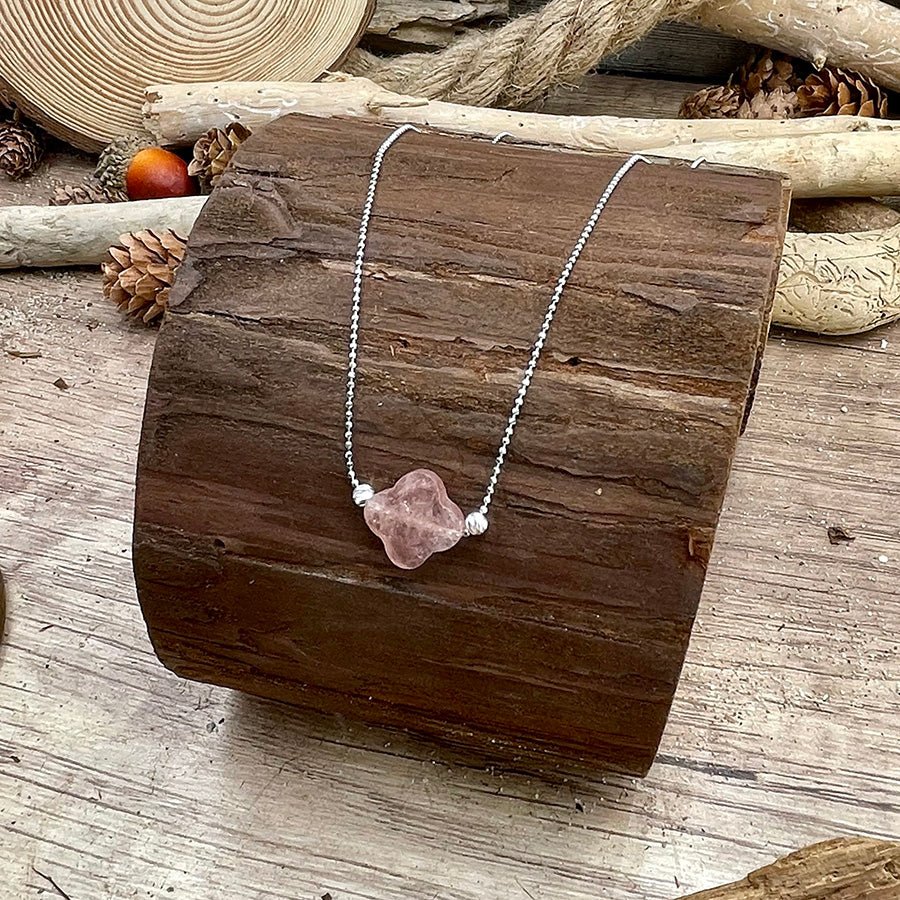 Collier femme JUICY CRUSH BABY – trèfle en quartz fraise facetté & chaîne boules scintillantes en argent 925 – bijoux fait main en argent 925 | Pitch & Néo