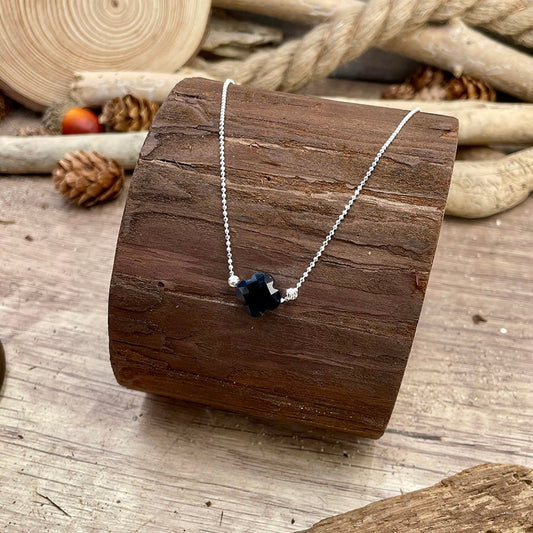 Collier femme KISS MY DARK SIDE – trèfle en onyx noir facetté & chaîne boules scintillantes en argent 925 – bijoux fait main en argent 925 | Pitch & Néo