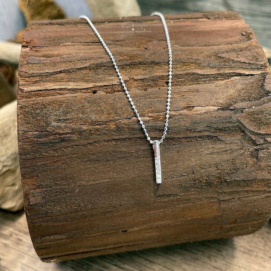 Collier femme LINE ME UP, DARLING – chaîne boules facettées scintillantes & pendentif barre zircons façon diamant en argent 925 – bijoux fait main en argent 925 | Pitch & Néo