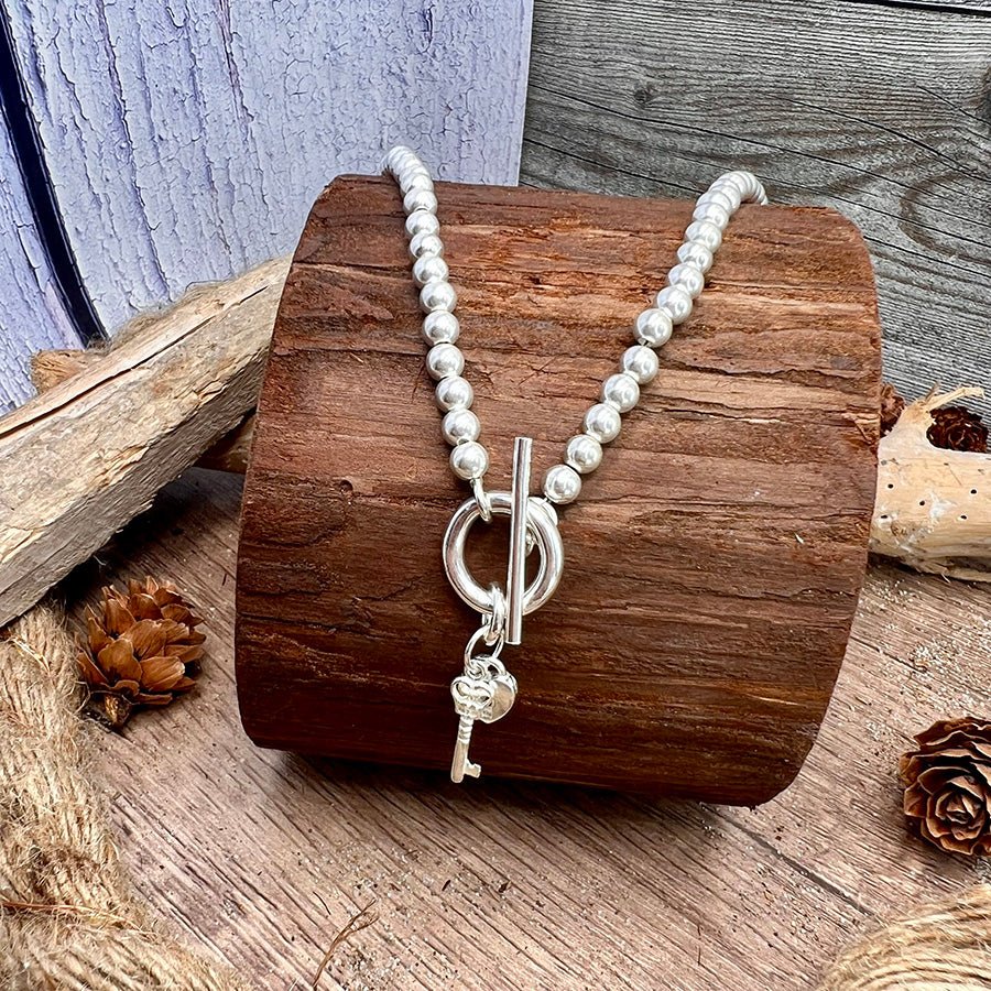 Collier femme LOVE? I KEEP THE KEY – perles boules 5 mm, fermoir toggle oversize & pendentifs cœur cadenas et clé en argent 925 – bijoux fait main en argent 925 | Pitch & Néo