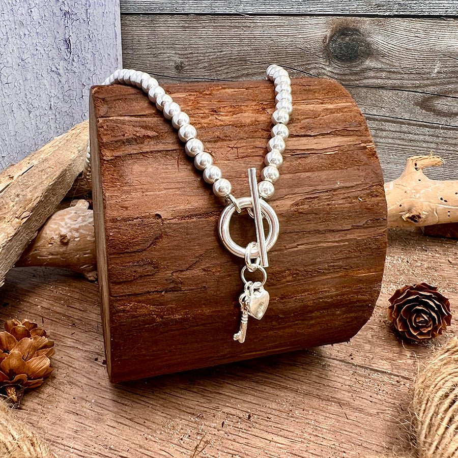 Collier femme LOVE? I KEEP THE KEY – perles boules 5 mm, fermoir toggle oversize & pendentifs cœur cadenas et clé en argent 925 – bijoux fait main en argent 925 | Pitch & Néo