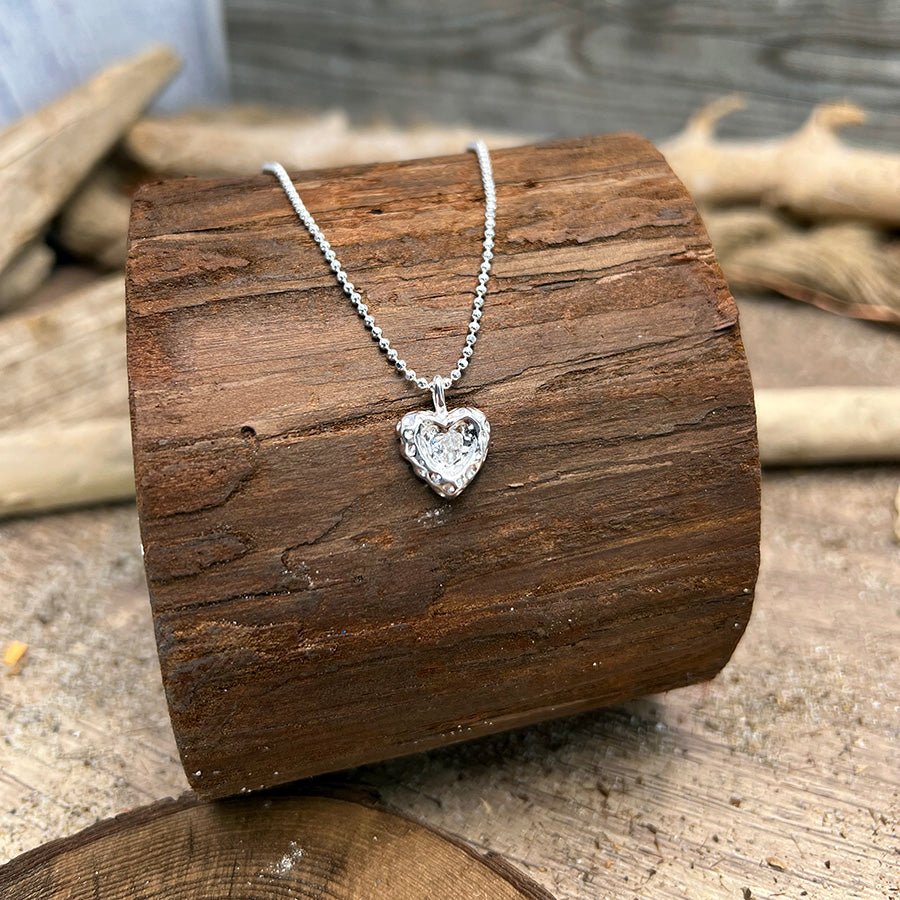 Collier femme LOVE IS A GUN – chaîne boules facettées scintillantes, pendentif cœur oversize zircon et argent 925 – bijoux fait main en argent 925 | Pitch & Néo