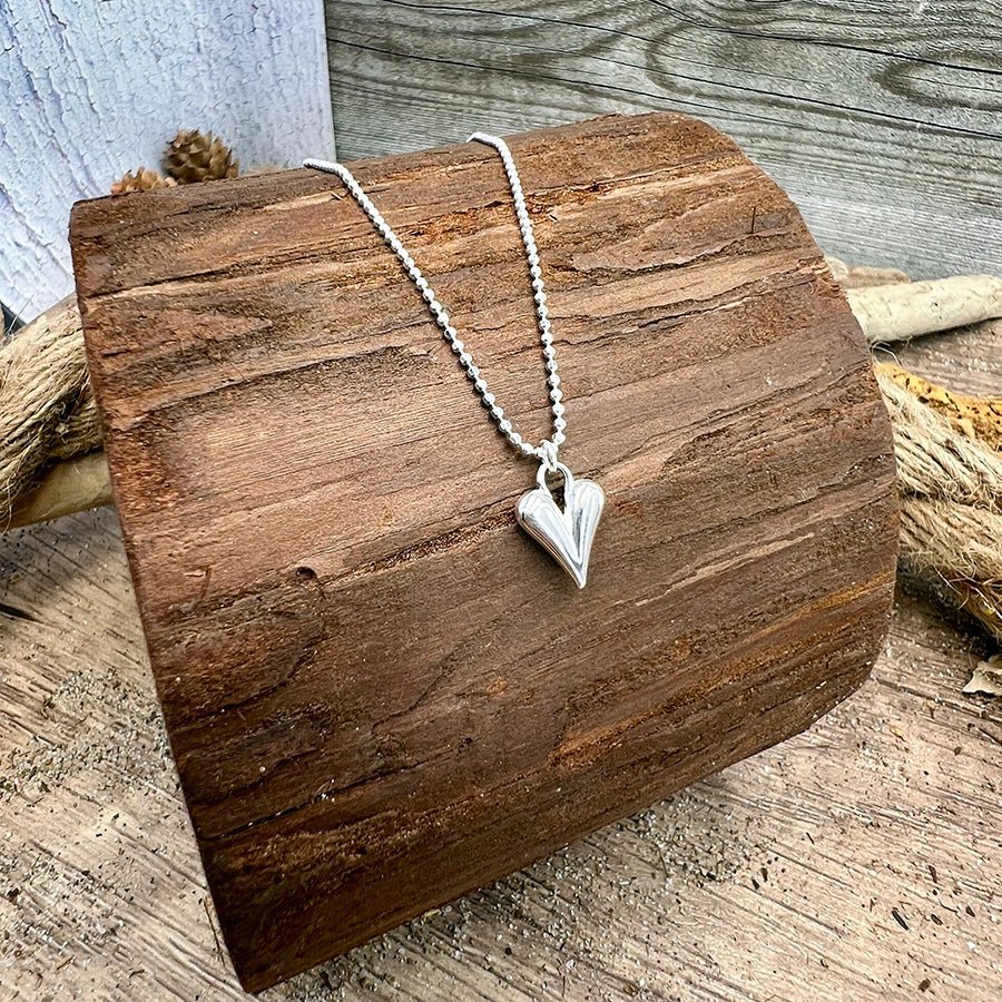 Collier femme LOVE KILLS, I SMILE – chaîne boules facettées scintillantes et pendentif cœur bombé sculpté, argent 925 – bijoux fait main en argent 925 | Pitch & Néo