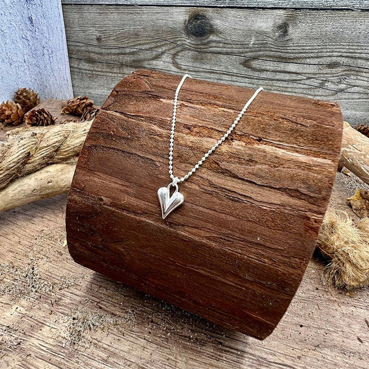 Collier femme LOVE KILLS, I SMILE – chaîne boules facettées scintillantes et pendentif cœur bombé sculpté, argent 925 – bijoux fait main en argent 925 | Pitch & Néo