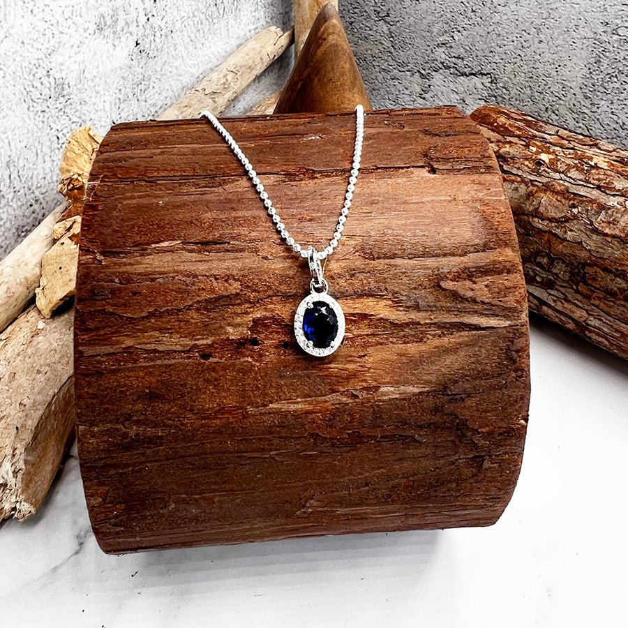 Collier femme MIDNIGHT DIVA – chaîne boules facettées scintillantes et pendentif ovale halo zircon façon saphir et argent 925 – bijoux fait main en argent 925 | Pitch & Néo