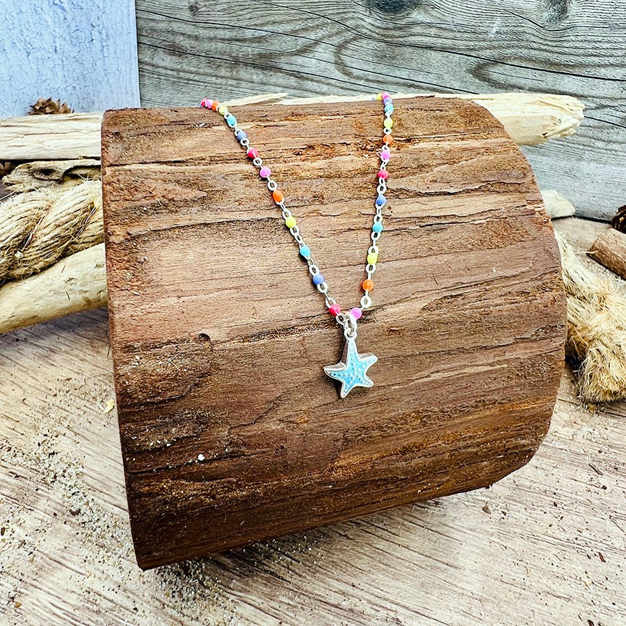 Collier femme OOPS I SPLASHED THE BEACH – chaîne perles émaillées multicolores fluo, pendentif étoile de mer émail turquoise et argent 925 – bijoux fait main en argent 925 | Pitch & Néo