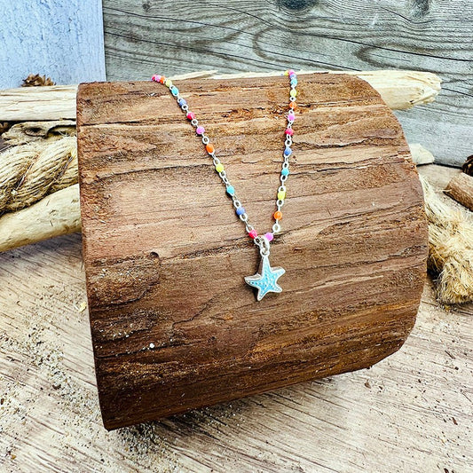 Collier femme OOPS I SPLASHED THE BEACH – chaîne perles émaillées multicolores fluo, pendentif étoile de mer émail turquoise et argent 925 – bijoux fait main en argent 925 | Pitch & Néo