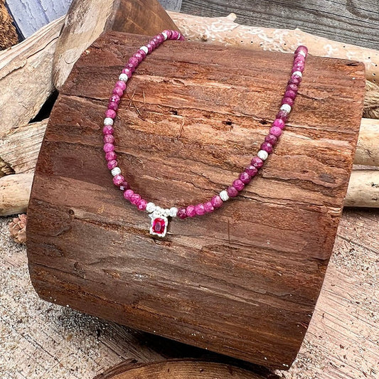 Collier femme PINK TROUBLE – perles de rubis, pendentif étoile zircons façon diamant et argent 925 – bijoux fait main en argent 925 | Pitch & Néo