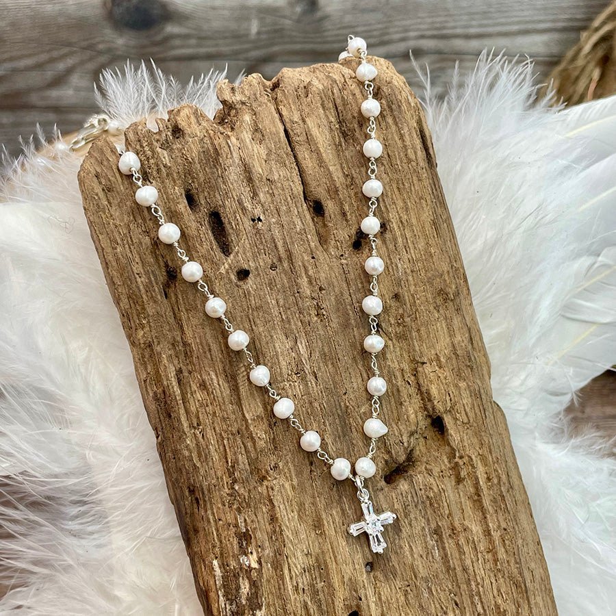 Collier femme PRAY & SLAY – chaîne rosaire perles de culture, pendentif croix zircons baguette et argent 925 – bijoux fait main en argent 925 | Pitch & Néo