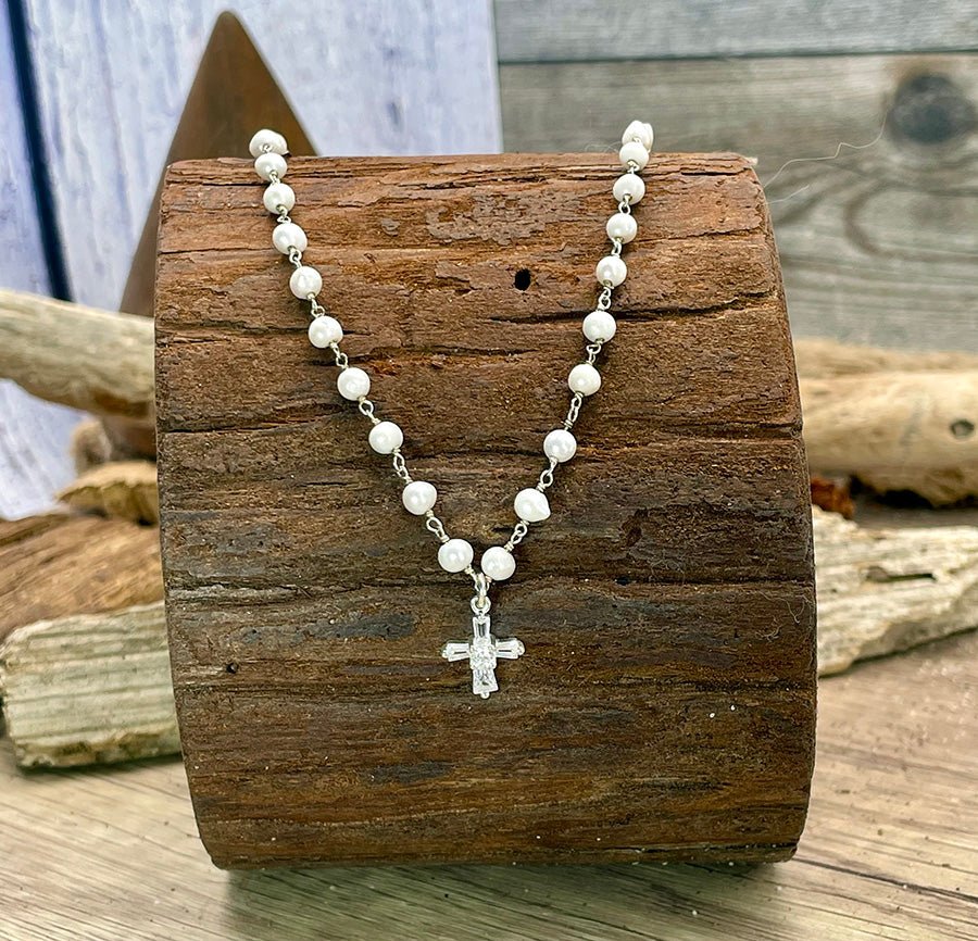 Collier femme PRAY & SLAY – chaîne rosaire perles de culture, pendentif croix zircons baguette et argent 925 – bijoux fait main en argent 925 | Pitch & Néo