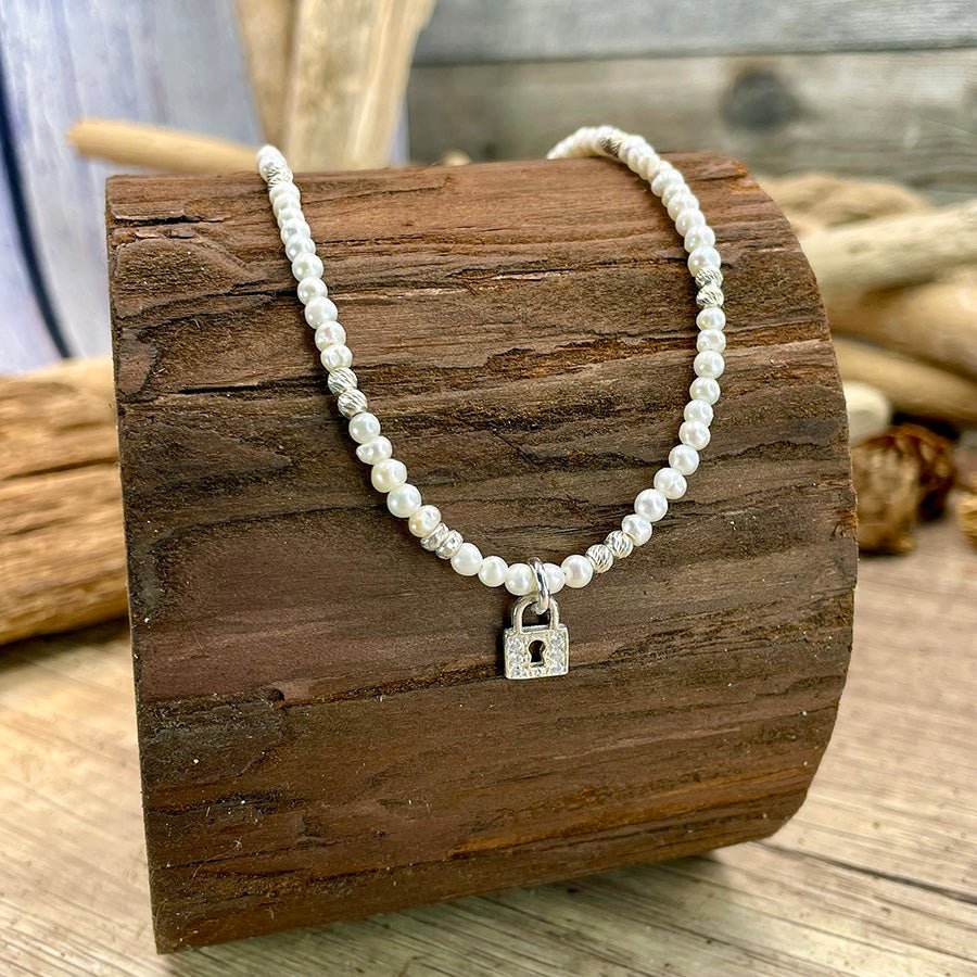 Collier femme PRIVATE? NOT FOR EVERYONE – perles de culture 4 mm, cadenas zircon et perles diamantées argent 925 – bijoux fait main en argent 925 | Pitch & Néo