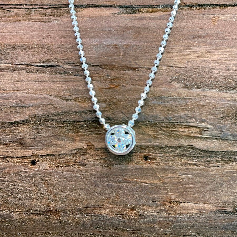 Collier femme SHUT THE LUCK UP – chaîne boules facettées scintillantes, pendentif trèfle pavé de zircons façon diamant et argent 925 – bijoux fait main en argent 925 | Pitch & Néo