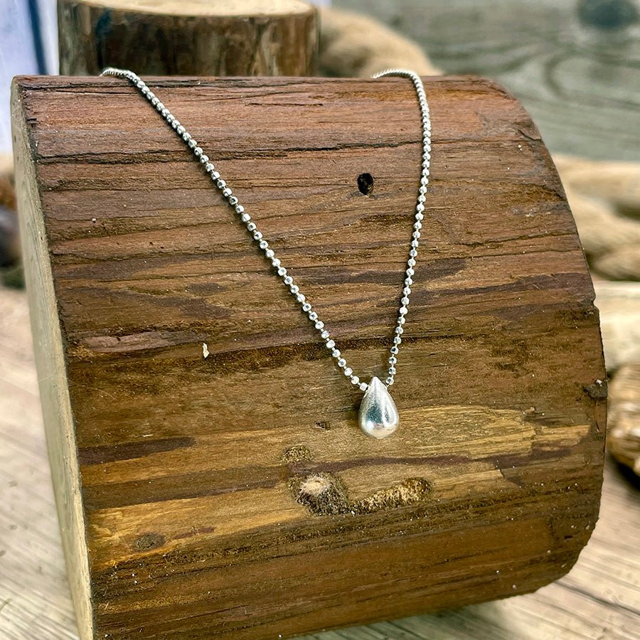 Collier femme TEAR OF A WITCH – chaîne boules facettées scintillantes & pendentif goutte et argent 925 – bijoux fait main en argent 925 | Pitch & Néo