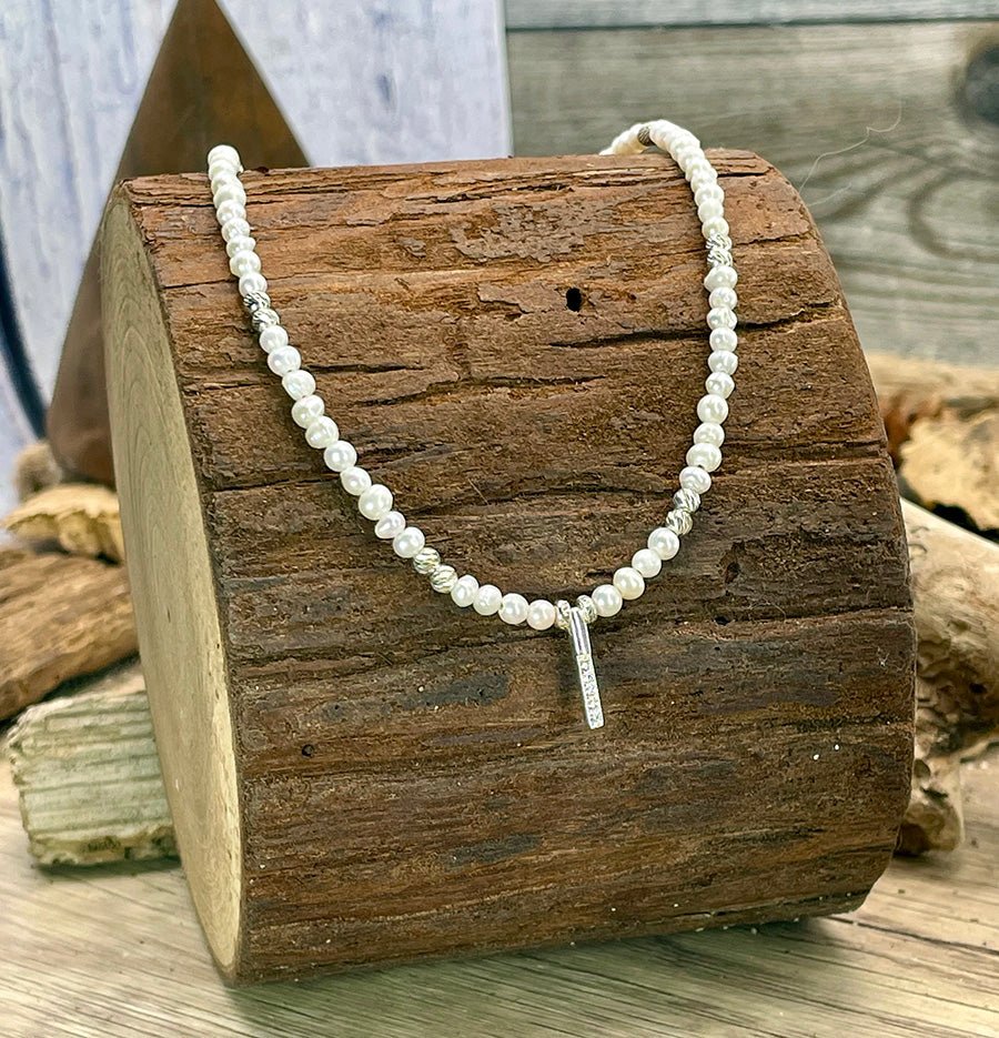 Collier femme THE PEARL BAR CLUB – perles de culture, pendentif barre verticale pavée de zircon et perles argent 925 – bijoux fait main en argent 925 | Pitch & Néo