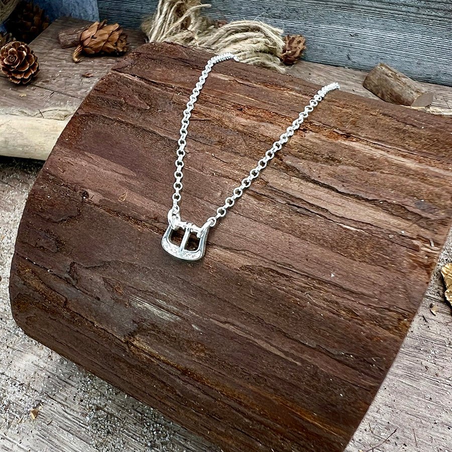 Collier femme TICK ME IF YOU CAN – chaîne jaseron & pendentif boucle pavée de zircons façon diamant en argent 925 – bijoux fait main en argent 925 | Pitch & Néo