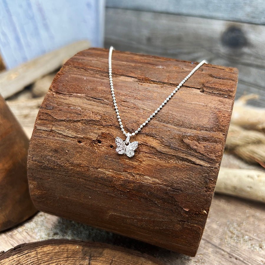 Collier femme TOO CUTE TO BE PURE, LOVER! – chaîne boules facettées scintillantes & pendentif papillon pavé de zircons façon diamant et argent 925 – bijoux fait main en argent 925 | Pitch & Néo