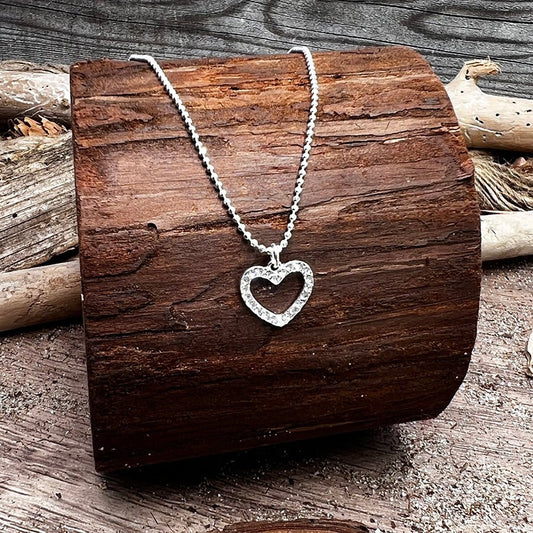 Collier femme TOO HOT TO CARE – chaîne boules facettées scintillantes, pendentif cœur oversize ajouré zircons et argent 925 – bijoux fait main en argent 925 | Pitch & Néo