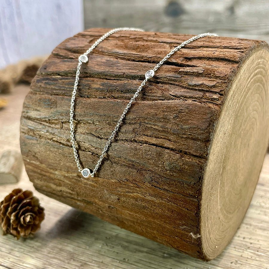 Collier femme TRIPLE SHOT – chaîne forçat fine, 3 zircons et argent 925 – bijoux fait main en argent 925 | Pitch & Néo
