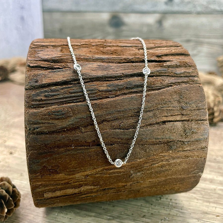 Collier femme TRIPLE SHOT – chaîne forçat fine, 3 zircons et argent 925 – bijoux fait main en argent 925 | Pitch & Néo