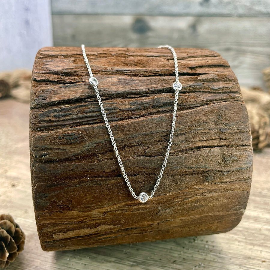 Collier femme TRIPLE SHOT – chaîne forçat fine, 3 zircons et argent 925 – bijoux fait main en argent 925 | Pitch & Néo
