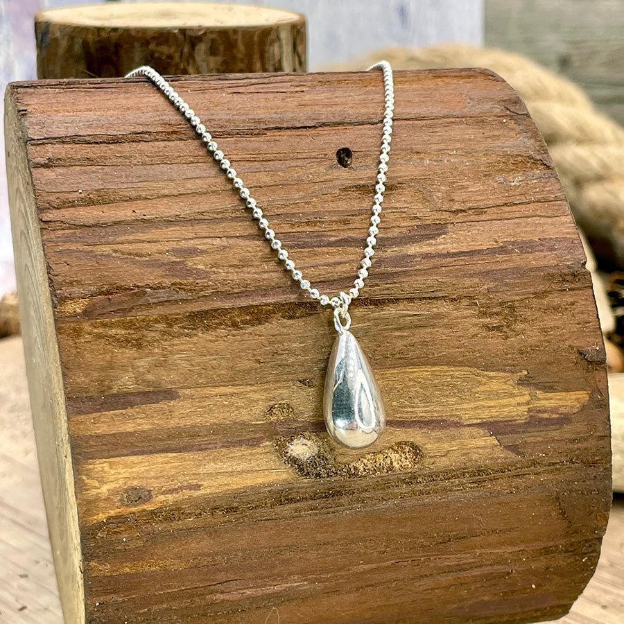 Collier femme ULTIMATE DROP – chaîne boules facettées scintillantes & pendentif goutte massive en argent 925 – bijoux fait main en argent 925 | Pitch & Néo