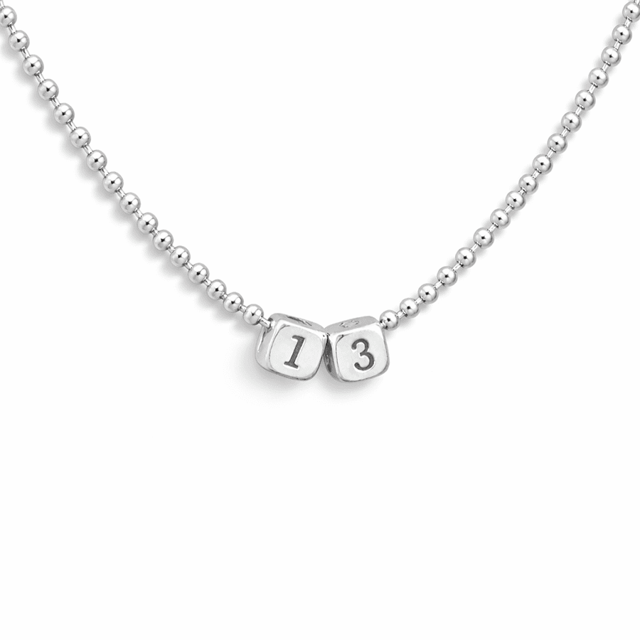 Collier femme WHAT’S YOUR NUMBER? – chaîne boules facettées scintillantes & pendentifs cubes gravés chiffre 13 personnalisables en argent 925 – bijoux fait main en argent 925 | Pitch & Néo