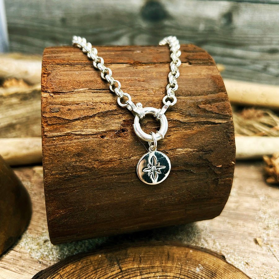 Collier femme ZIP IT & ADMIRE ME, DARLING – chaîne jaseron massive, fermoir bouée & médaille sertie d’un zircon façon étoile polaire et argent 925 – bijoux fait main en argent 925 | Pitch & Néo