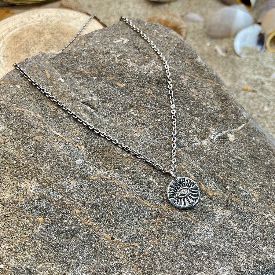 Collier homme SON OF A WITCH – chaîne forçat, pendentif œil rayonnant et argent 925 – bijoux fait main en argent 925 | Pitch & Néo