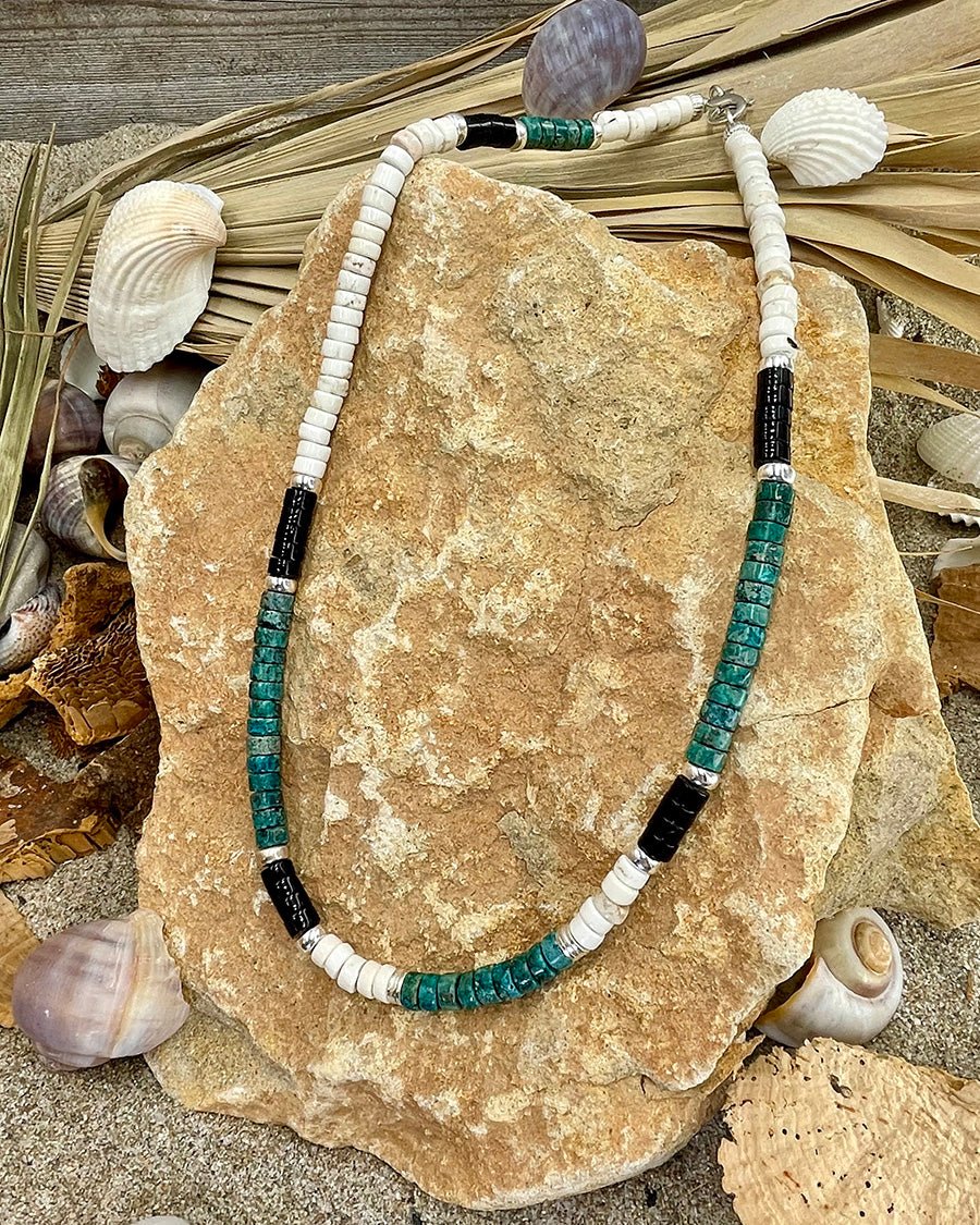 Collier homme surfeur BLACK REEF – perles heishi turquoise véritables, howlite et onyx 6 mm, fermoir mousqueton argent 925 – bijoux fait main en argent 925 | Pitch & Néo