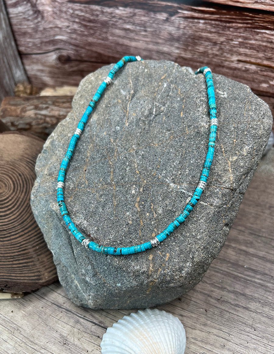 Collier homme surfeur OCEAN ADDICT – perles heishi turquoise naturelle 4 mm et fermoir mousqueton en argent 925 – bijoux fait main en argent 925 | Pitch & Néo