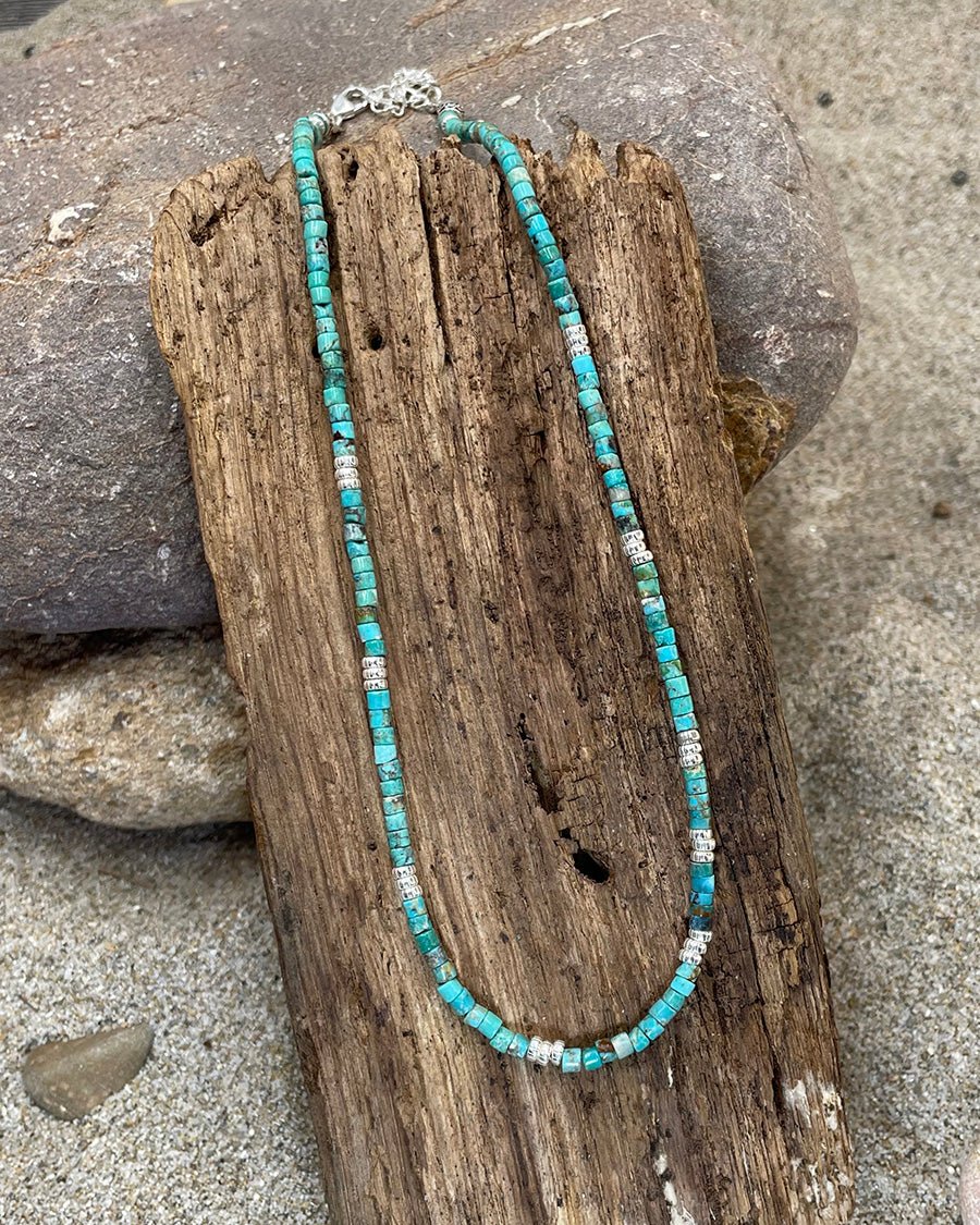 Collier homme surfeur OCEAN ADDICT – perles heishi turquoise naturelle 4 mm et fermoir mousqueton en argent 925 – bijoux fait main en argent 925 | Pitch & Néo