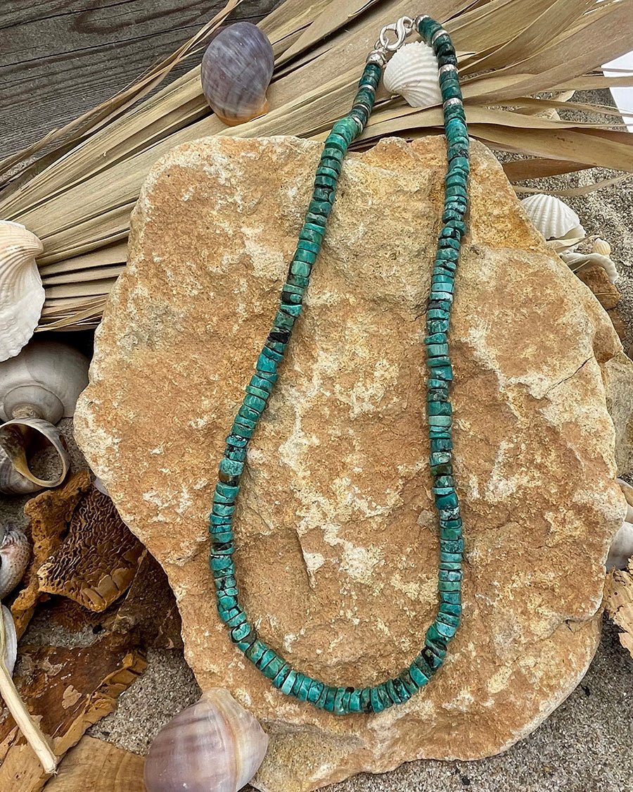 Collier homme surfeur SURF & F**K – perles heishi de turquoise naturelle 8 mm et fermoir mousqueton argent 925 – bijoux fait main en argent 925 | Pitch & Néo