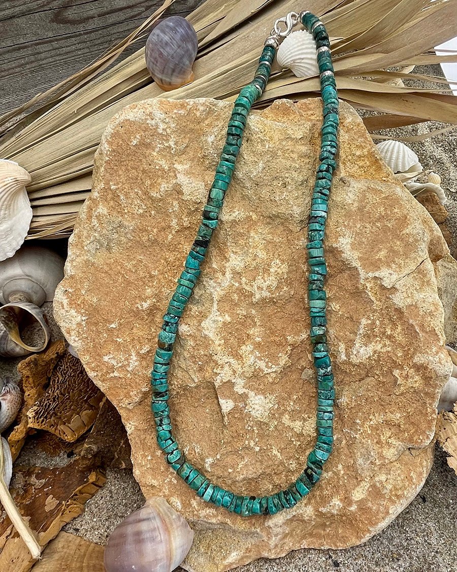 Collier homme surfeur SURF & F**K – perles heishi de turquoise naturelle 8 mm et fermoir mousqueton argent 925 – bijoux fait main en argent 925 | Pitch & Néo