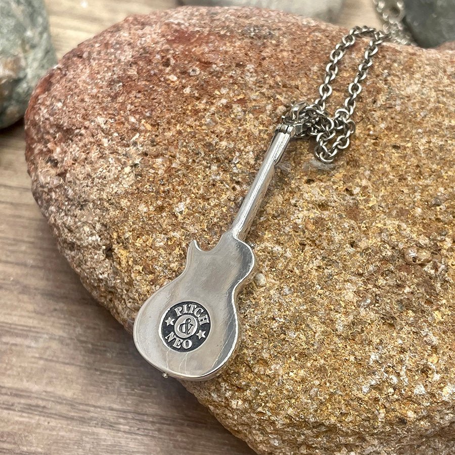 Collier homme SWEET CHILD – chaîne forçat, pendentif guitare Gibson Les Paul et argent 925 – bijoux fait main en argent 925 | Pitch & Néo