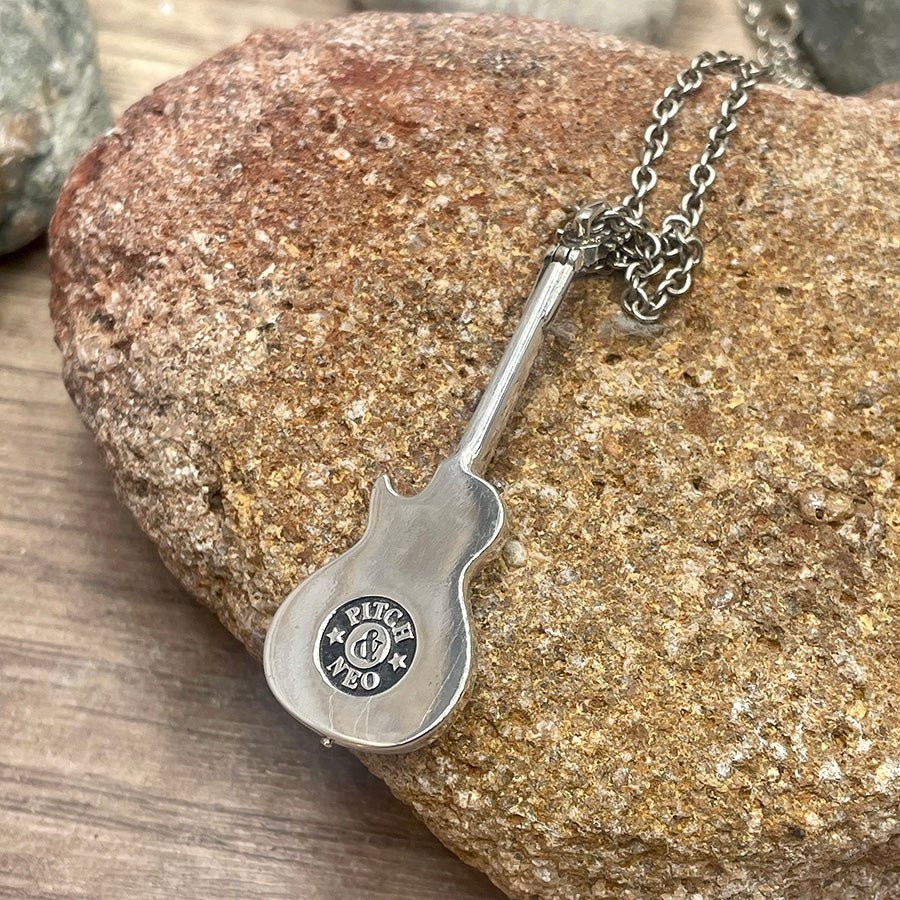 Collier homme SWEET CHILD – chaîne forçat, pendentif guitare Gibson Les Paul et argent 925 – bijoux fait main en argent 925 | Pitch & Néo