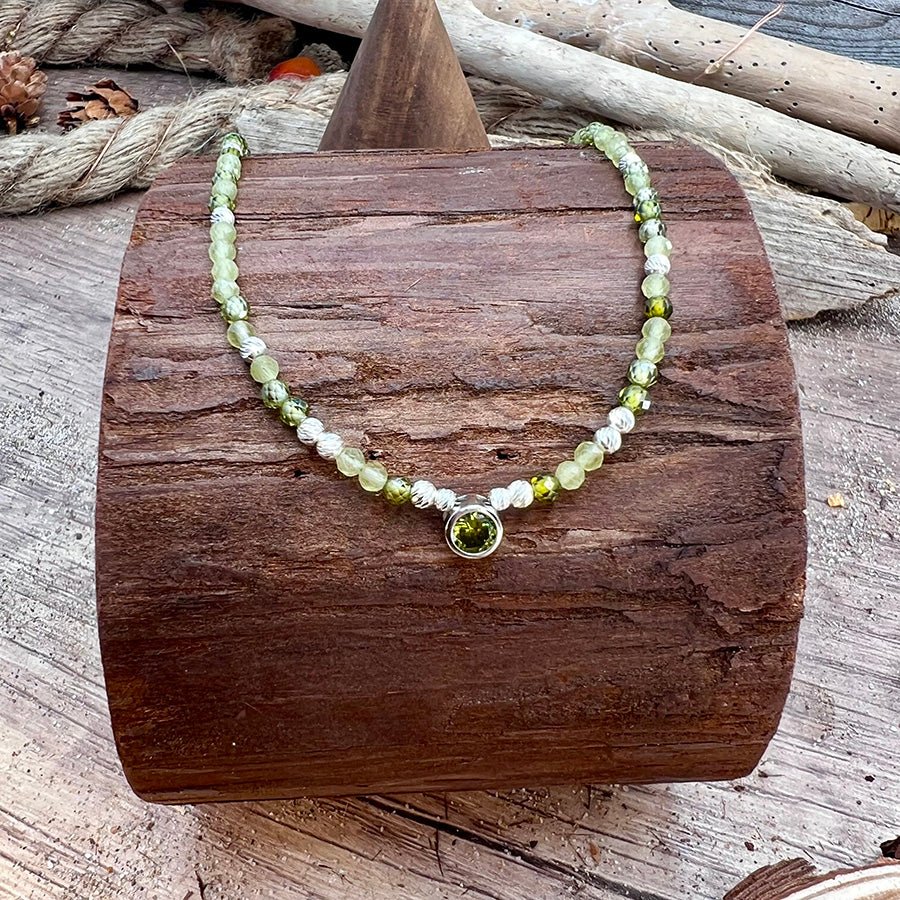 Collier perles femme ABSINTHE THERAPY – perles de zircon vert dégradé, & pendentif solitaire façon péridot en argent 925 – bijoux fait main en argent 925 | Pitch & Néo