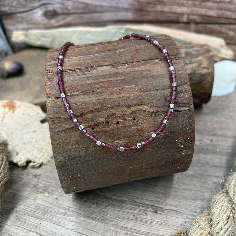 Collier perles femme argent 925 – WINE NOT, perles carrées de grenat – bijoux fait main en argent 925 | Pitch & Néo