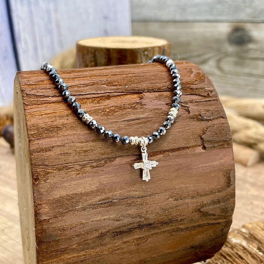 Collier perles femme BLESS MY TEARZ – perles de térahertz facettées & pendentif croix zircons baguette en argent 925 – bijoux fait main en argent 925 | Pitch & Néo