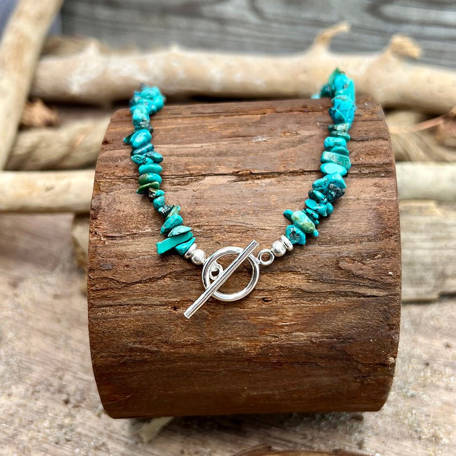 Collier perles femme BLUE LAGOON, NO ICE – perles chips de turquoise du Nevada véritable & fermoir toggle minimaliste et argent 925 – bijoux fait main en argent 925 | Pitch & Néo