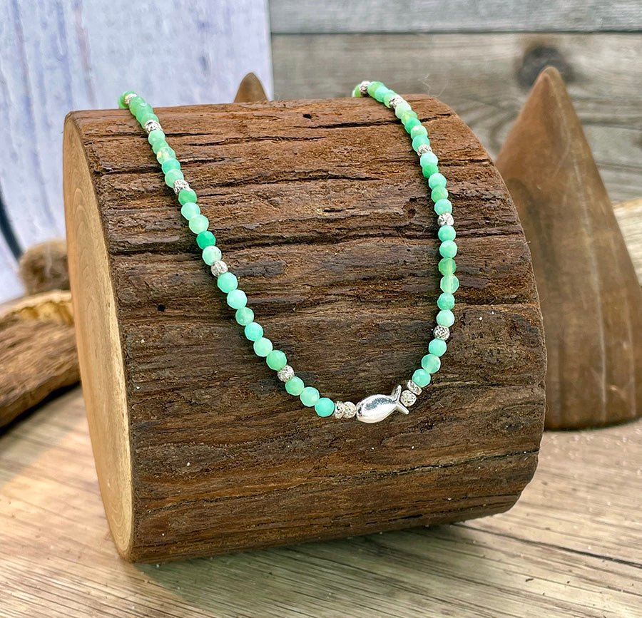 Collier perles femme CATCH MY WAVE, GORGEOUS! – perles de chrysoprase facettées & pendentif poisson miroir en argent 925 – bijoux fait main en argent 925 | Pitch & Néo