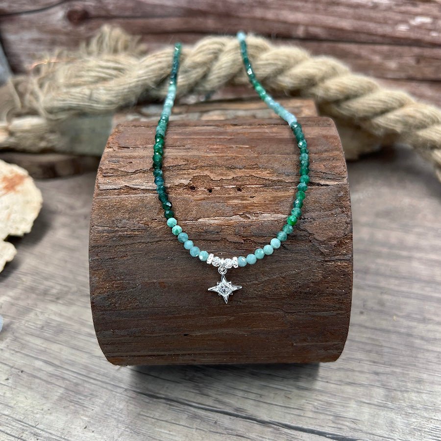 Collier perles femme FOLLOW MY STAR, HONEY – perles en pierre fine de jadéite du Guatemala & pendentif étoile polaire sertie en argent 925 – bijoux fait main en argent 925 | Pitch & Néo