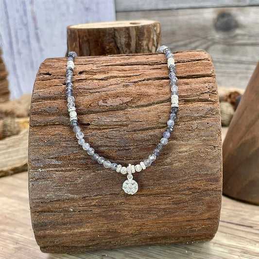 Collier perles femme FREEZE ME, CUTIE – perles de cordiérite facettées & pendentif rond pavé de zircons en argent 925 – bijoux fait main en argent 925 | Pitch & Néo